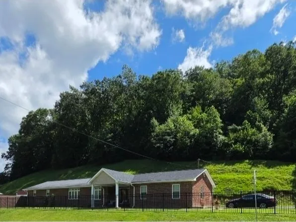 150 Cook Pkwy, Oceana, WV 24870