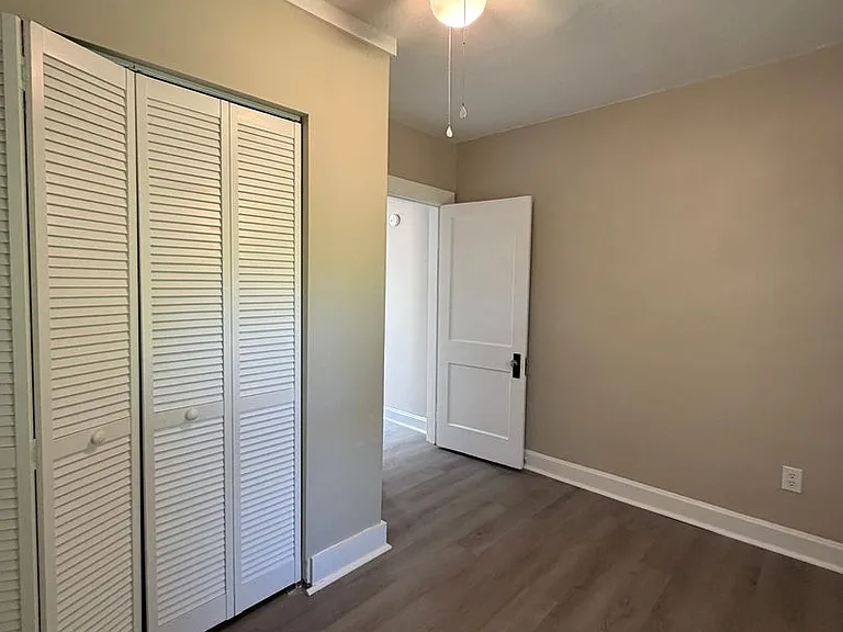 208 Linwood Dr — Photo 9