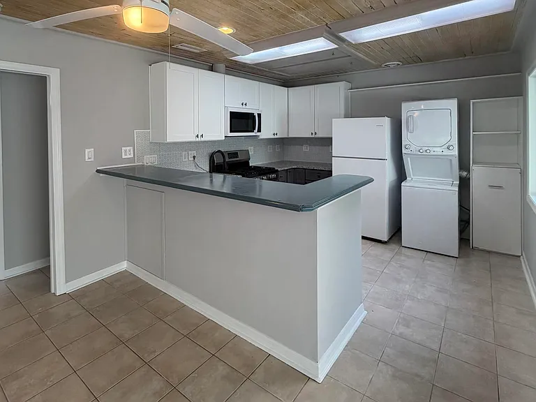 736 W King St #A — Photo 10