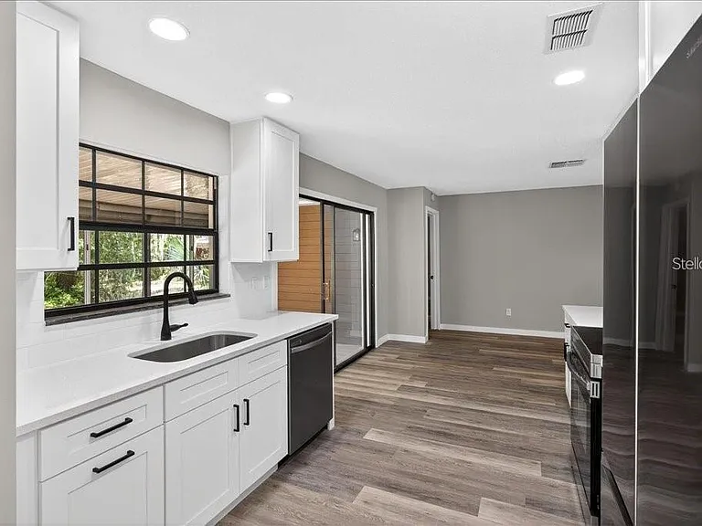 8 Blare Dr — Photo 7