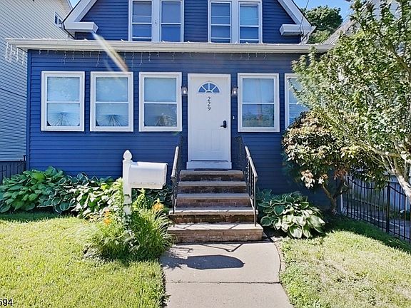 3rd image of 229 E 1St St