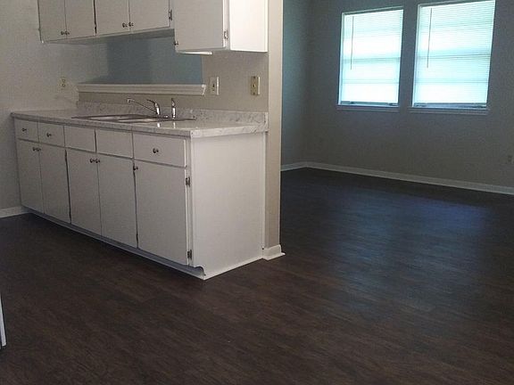 2nd image of 518 E Cypress St #6