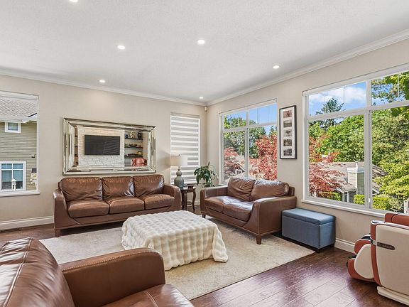 4th image of 5240 Oakmount Cres #19