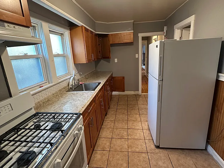 33 Dunbar St #1 — Photo 4