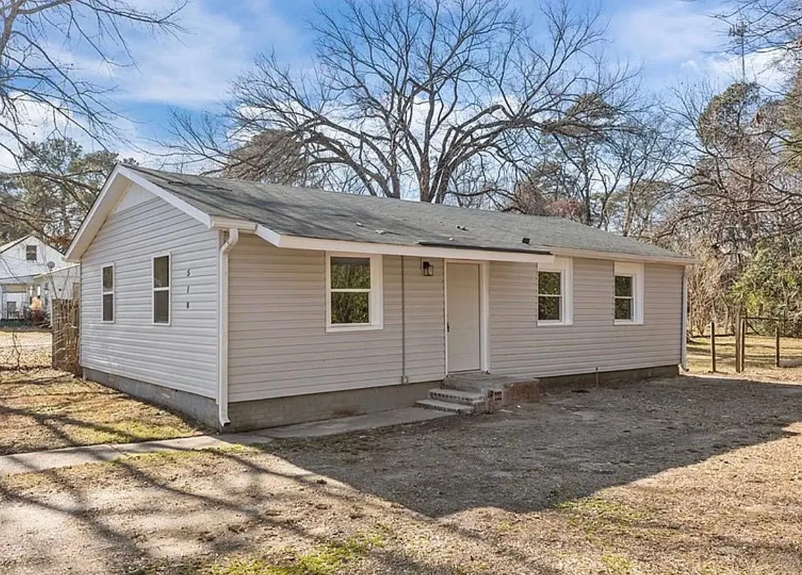 3 bed, 1005 sqft, $1,600 — Photo 2