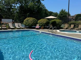 306 Eagle Bay Dr, Ossining, NY 10562