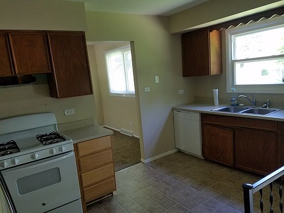 3rd image of 106 Mariposa Ave