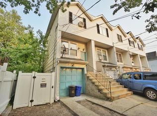 161 Harbor Rd, Staten Island, NY 10303