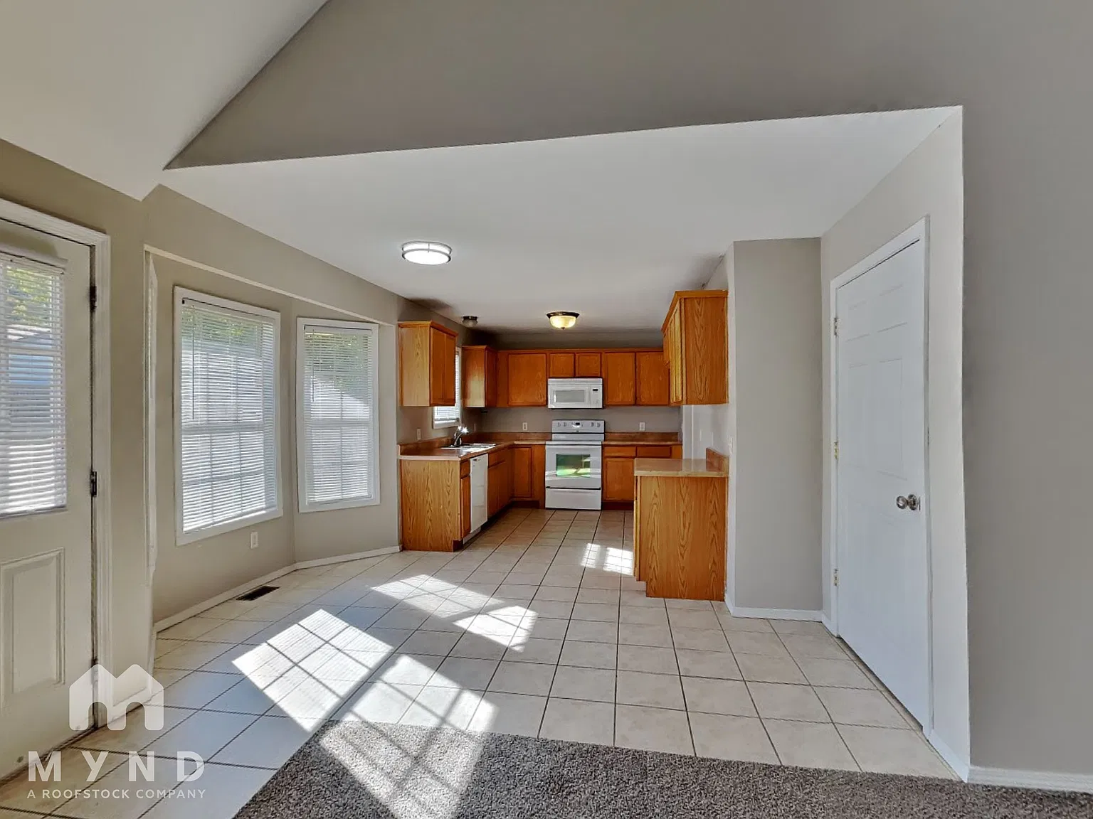 3 bed, 2.0 bath, 1745 sqft, $1,799 — Photo 4