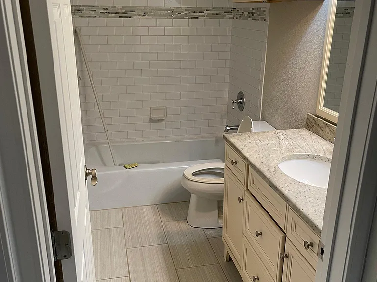 412 Dublin Dr #211 — Photo 4