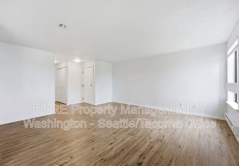 6601 S 8th St — Photo 11