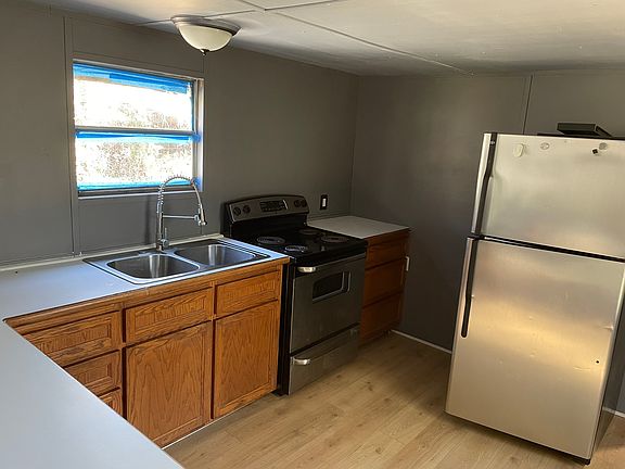4th image of 98 Fountain Cir
