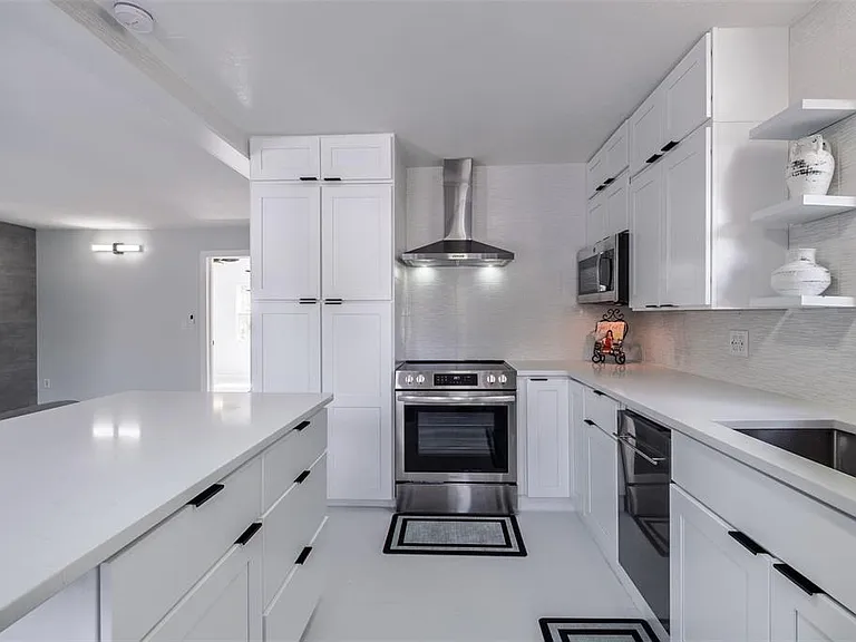 1427 Asher Ln — Photo 4