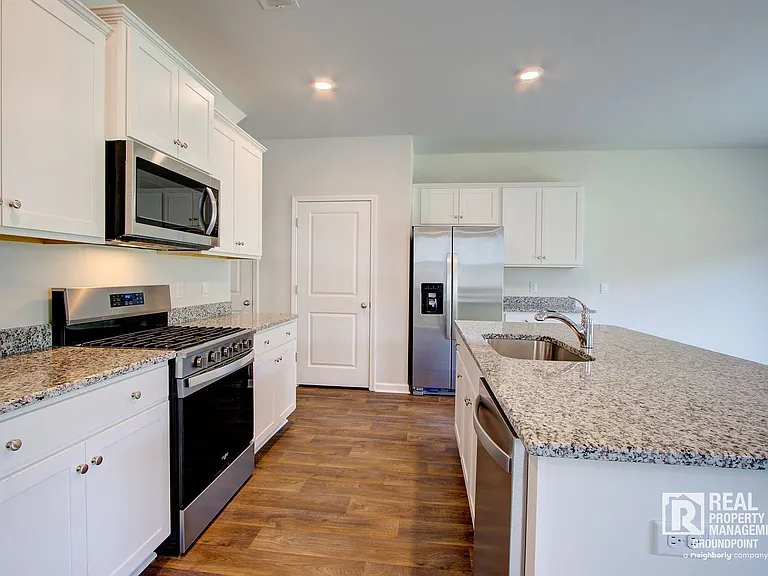 298 Watersglen Dr — Photo 9