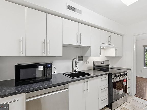 5th image of 3101 S Manchester St APT 315