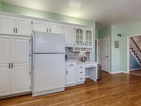 5th image of 3517 N Wabash Ave