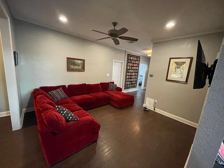2304 Washington Ave — Photo 11
