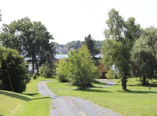 855 Hilltop Dr, White Lake, MI 48386