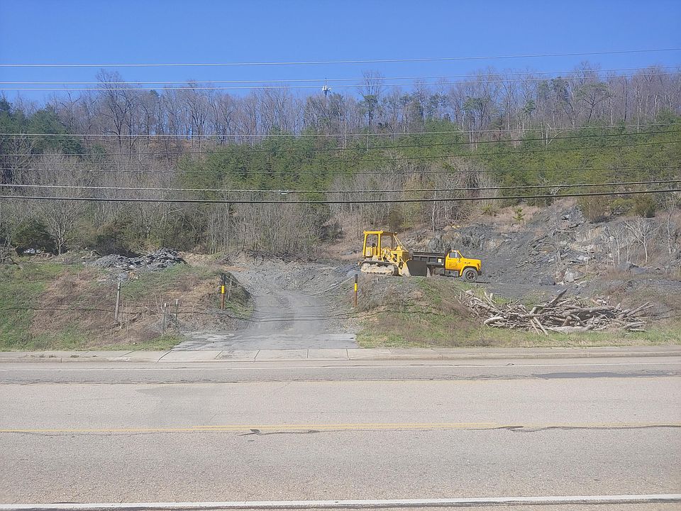 1st image of E Oakland Ave