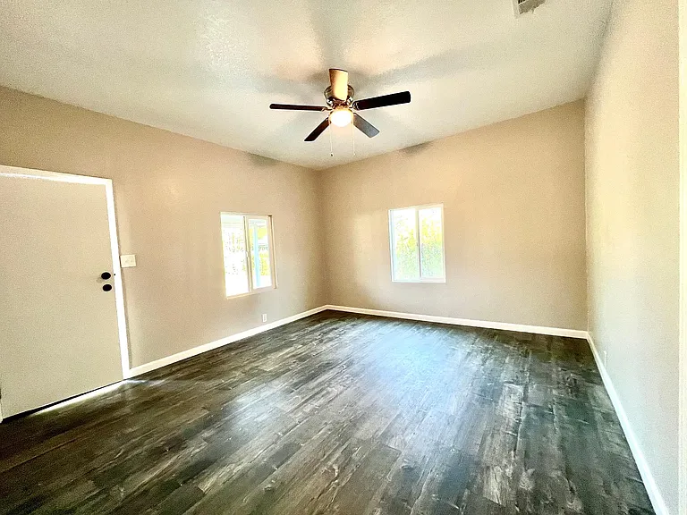 930 Sunnyside Ave — Photo 3