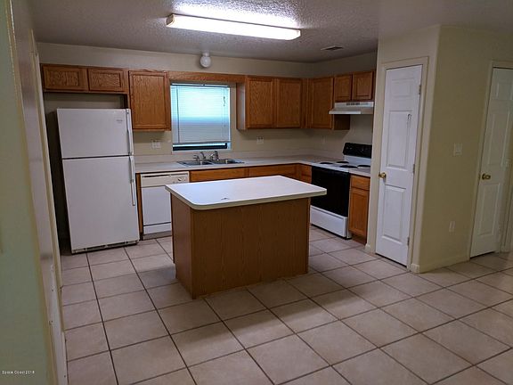5th image of 828 Faull Dr APT A