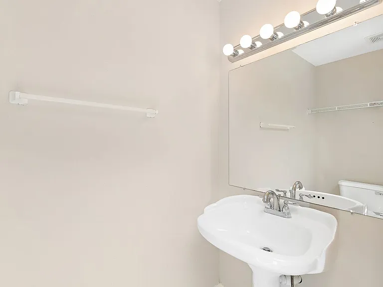 Windsor Townhomes Community — Photo 29