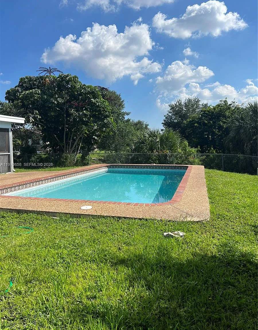 4 bed, 1635 sqft, $3,700 — Photo 3