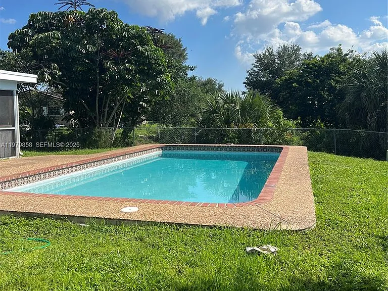 7520 NW 44th Ct — Photo 3