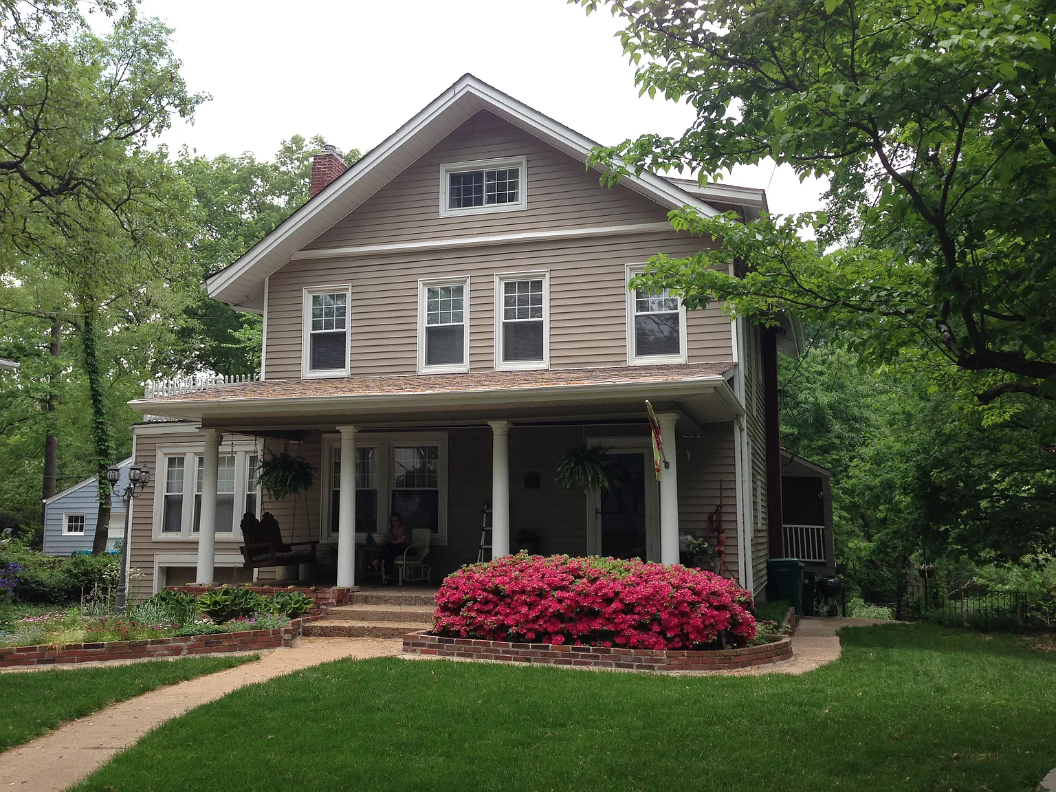 223 Sylvester Ave photo 1