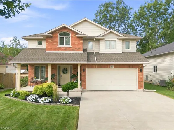 325 Foxtail Ave, Welland, ON L3C 7J8