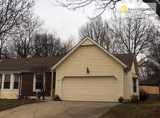 129 SE Ridgeview Dr, Lees Summit, MO 64063