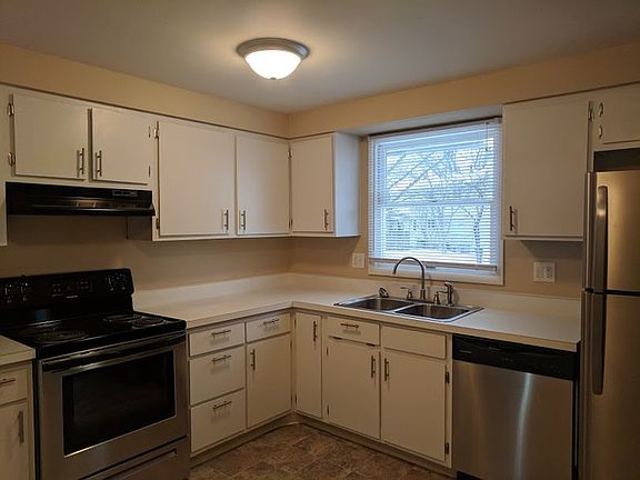 3rd image of 6430 Waywind Dr
