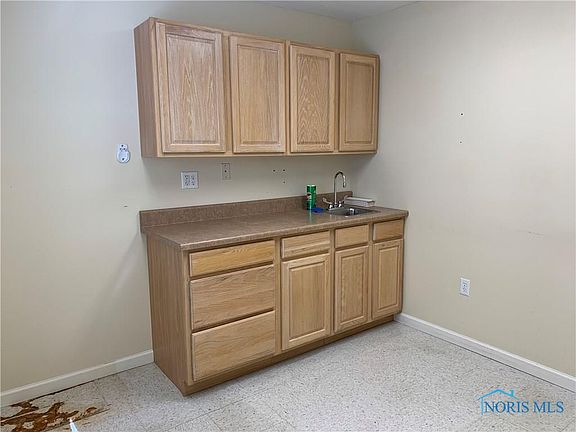 5th image of 912 N Vine St