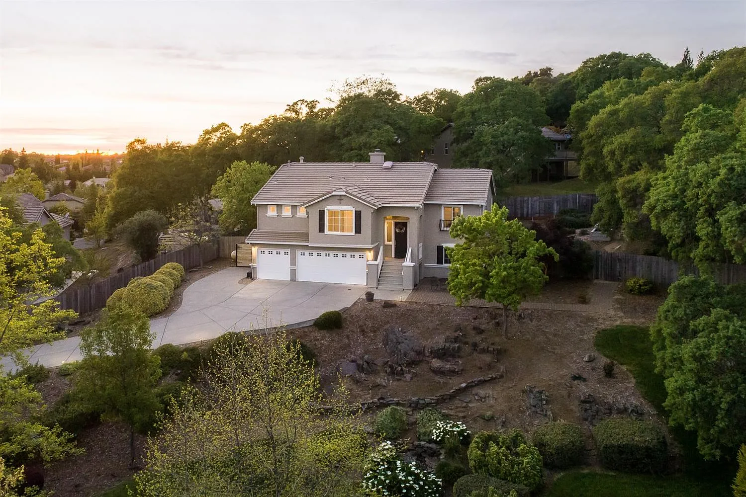 2203 Summer Dr photo 1
