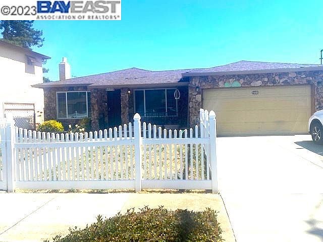 1st image of 221 Calistoga Dr