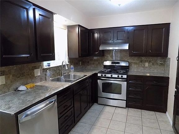 3rd image of 8402 Leesburg Cir