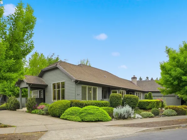835 Fairway View Dr, Eugene, OR 97401