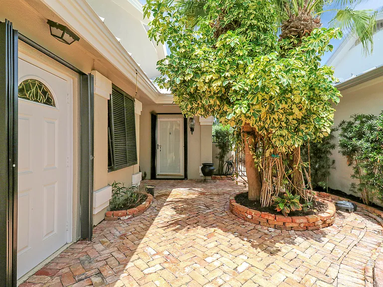 109 Seashore Dr — Photo 4
