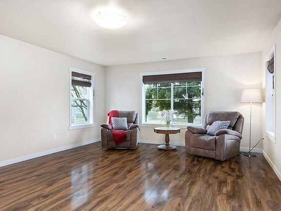 5th image of 34011 SE Carmichael St