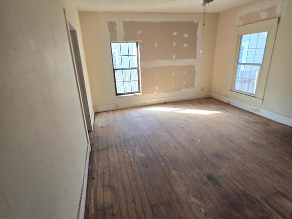 5th image of 501 Green St
