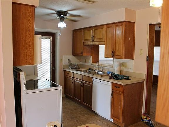 4th image of 319 Bath St