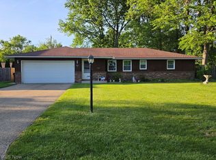 628 Cobblestone Dr, Amherst, OH 44001