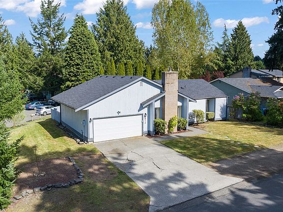 Spacious 8000 Square foot lot.>