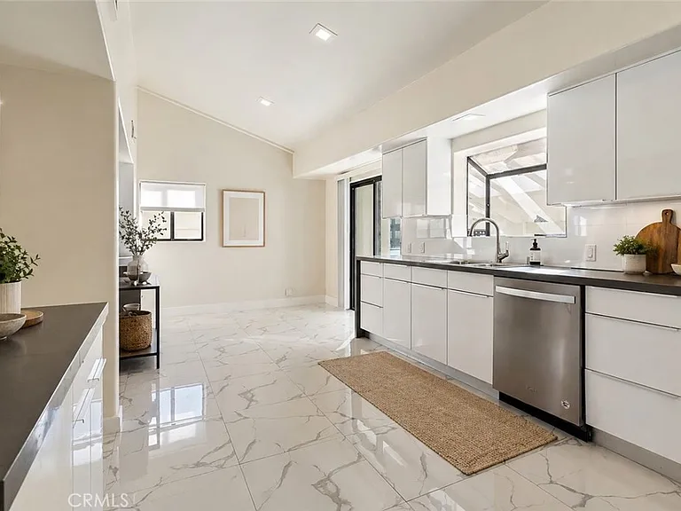 5226 Medina Rd — Photo 9