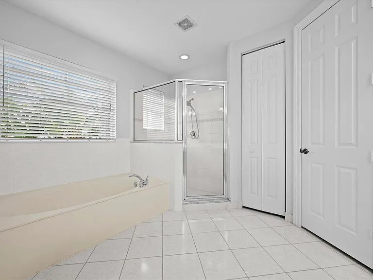 877 Taft Ct — Photo 23