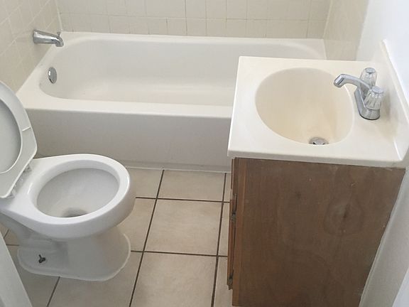 4th image of 1277 W Court St