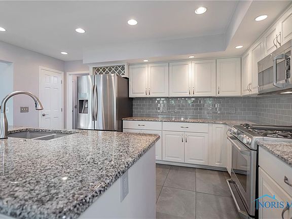 5th image of 765 Ashbury Dr