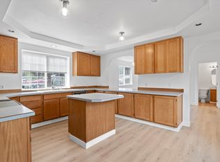 314 1st St, Benton City, WA 99320