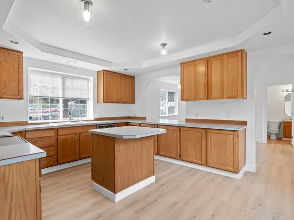 314 1st St, Benton City, WA 99320