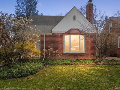 1837 Oxford Rd, Grosse Pointe Woods, MI, 48236
